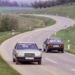 Mercedes-Benz 190 (right) and 190 E of the 201 model series. The first two models in the compact class were presented 40 years ago on 8 December 1982. Driving shot from 1982. (alt: Mercedes-Benz 190 and 190E driving side by side, showcasing the original compact class models from 1982)