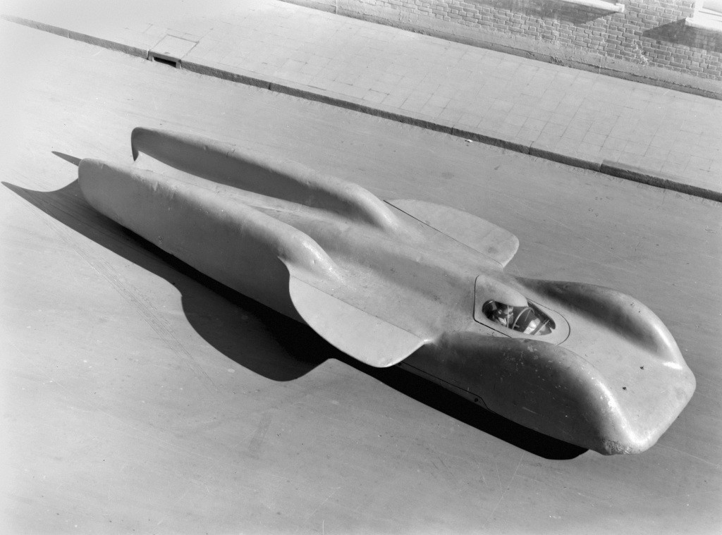 Mercedes-Benz T 80 world record project vehicle, overall view with mounted body. Photo from 1953.