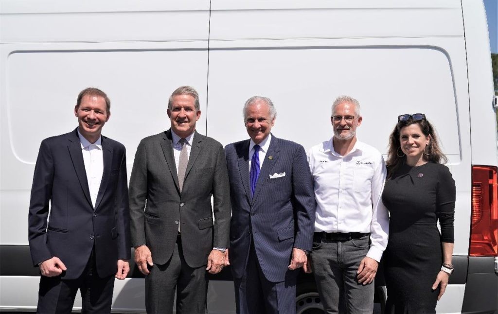 Axel Bense, Governor Henry McMaster, and officials celebrate Mercedes-Benz of Charleston, South Carolina renewable natural gas project